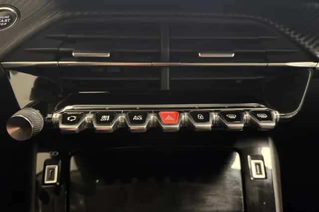 Peugeot 2008 (2021) thumbnail 12