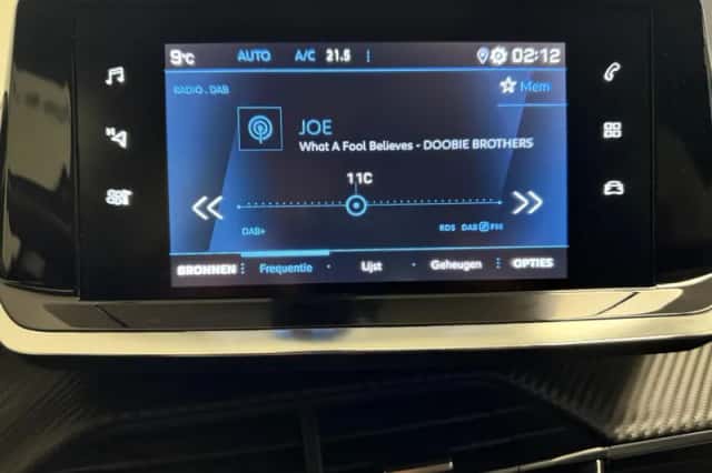 Peugeot 2008 (2021) thumbnail 13