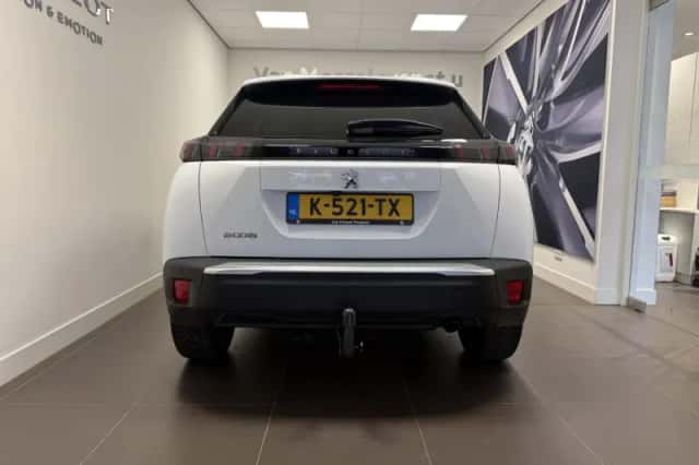 Peugeot 2008 (2021) thumbnail 3