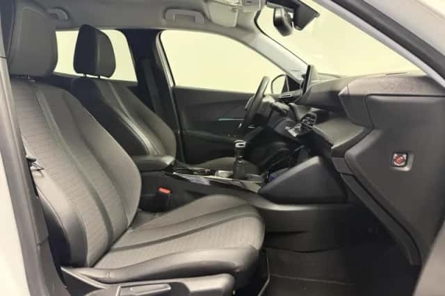 Peugeot 2008 (2021) thumbnail 5