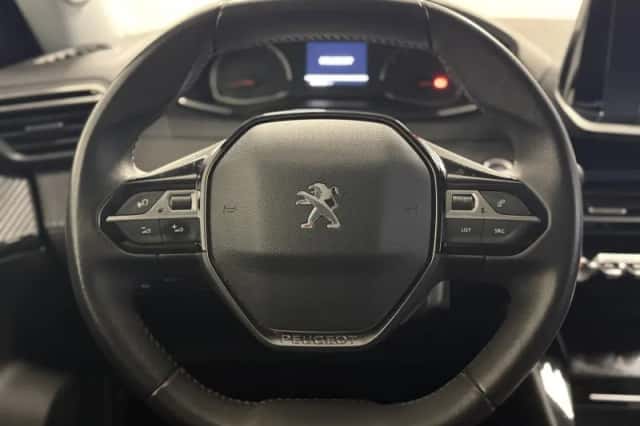 Peugeot 2008 (2021) thumbnail 9