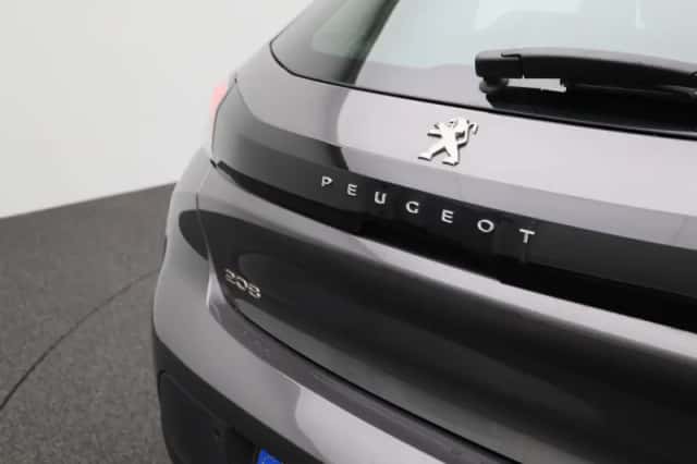 Peugeot 208 (2023) thumbnail 8