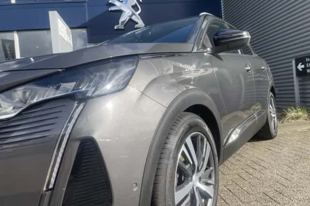 Peugeot 3008 (2021) thumbnail 4