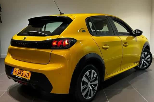 Peugeot e-208 (2023) thumbnail 5