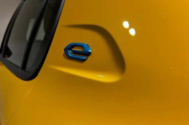 Peugeot e-208 (2023) thumbnail 7