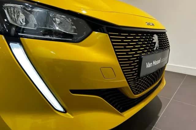 Peugeot e-208 (2023) thumbnail 8