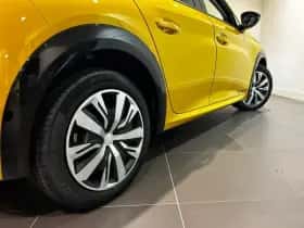 Peugeot e-208 (2023) thumbnail 9