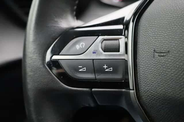Peugeot 208 (2022) thumbnail 18
