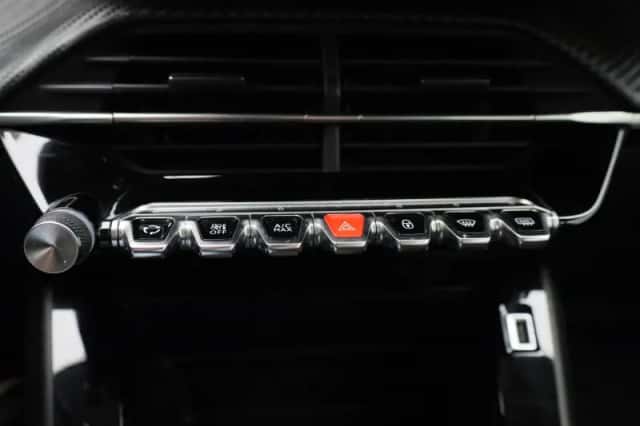 Peugeot 208 (2022) thumbnail 21