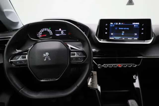 Peugeot 208 (2022) thumbnail 8