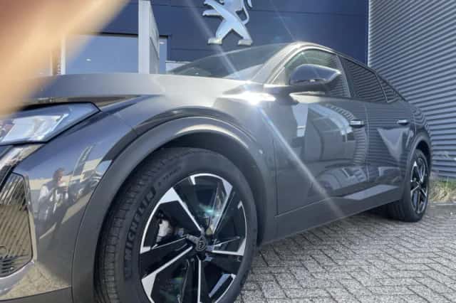 Peugeot 408 (2023) thumbnail 3