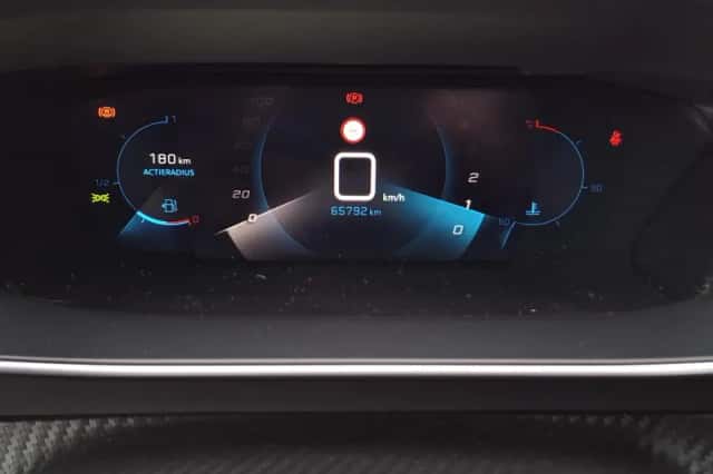 Peugeot 2008 (2021) thumbnail 11