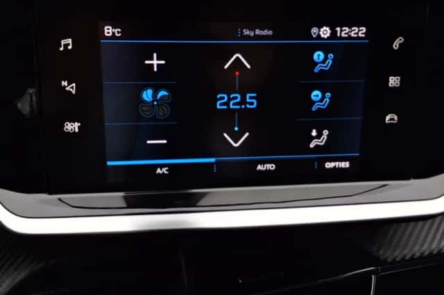 Peugeot 2008 (2021) thumbnail 12