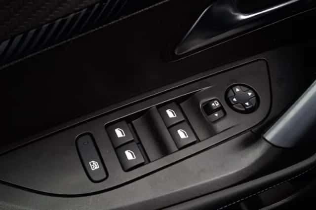 Peugeot 2008 (2021) thumbnail 16