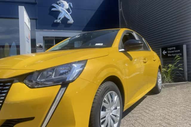 Peugeot 208 (2022) thumbnail 3