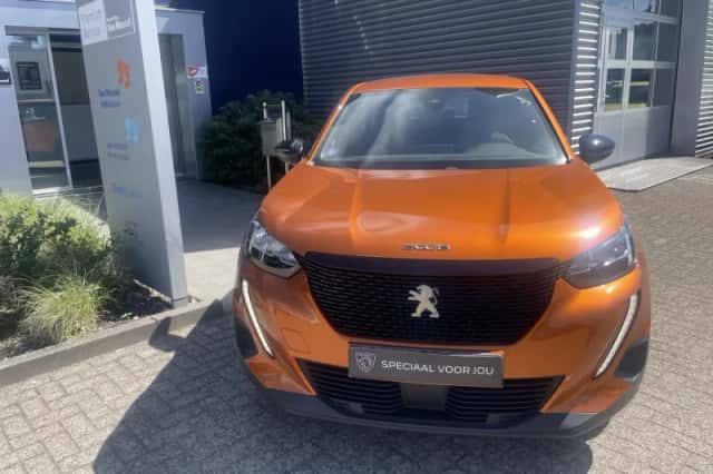 Peugeot 2008 (2022) thumbnail 4