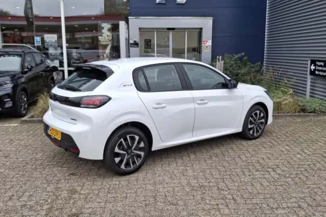 Peugeot 208 (2025) thumbnail 5