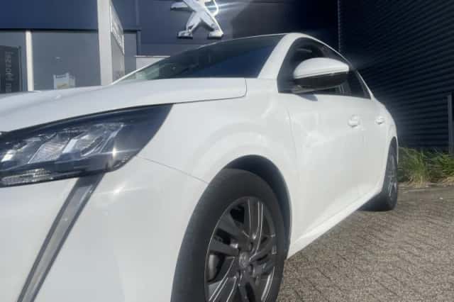 Peugeot 208 (2021) thumbnail 3