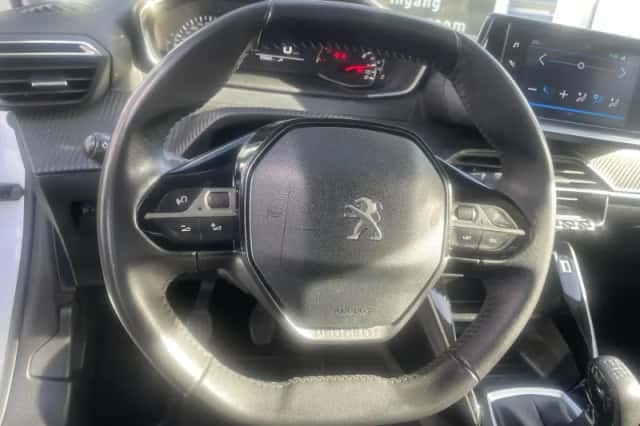Peugeot 208 (2021) thumbnail 9