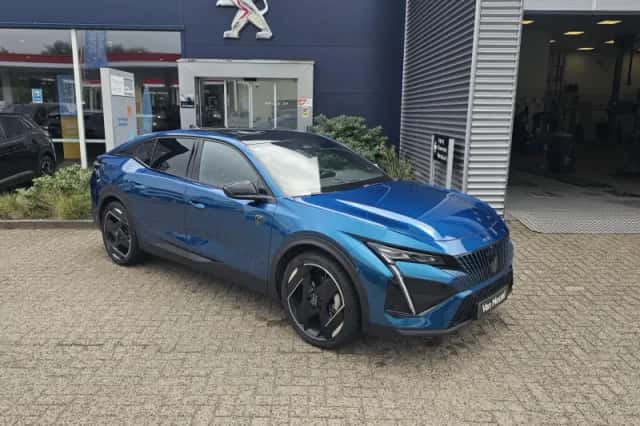 Peugeot 408 (2023) thumbnail 4