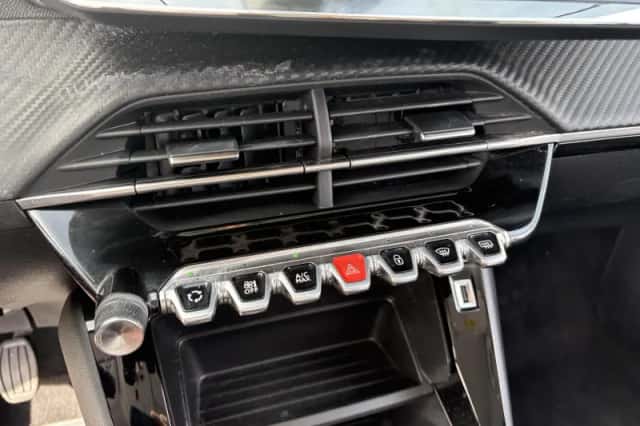Peugeot 2008 (2022) thumbnail 12