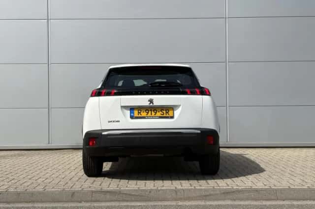 Peugeot 2008 (2022) thumbnail 5