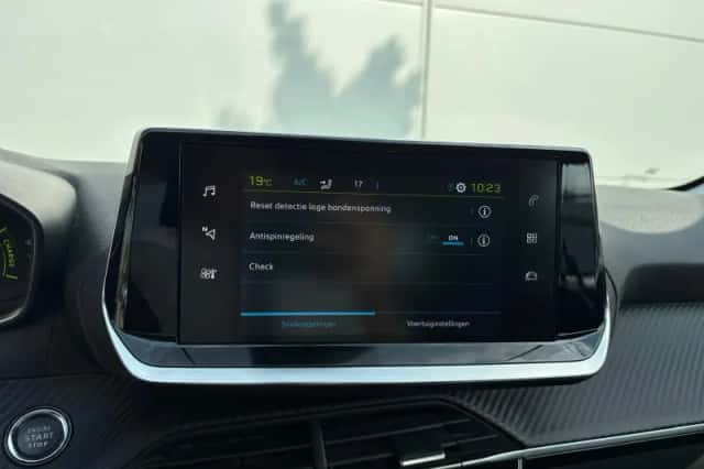 Peugeot e-208 (2022) thumbnail 11