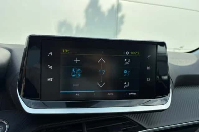 Peugeot e-208 (2022) thumbnail 12
