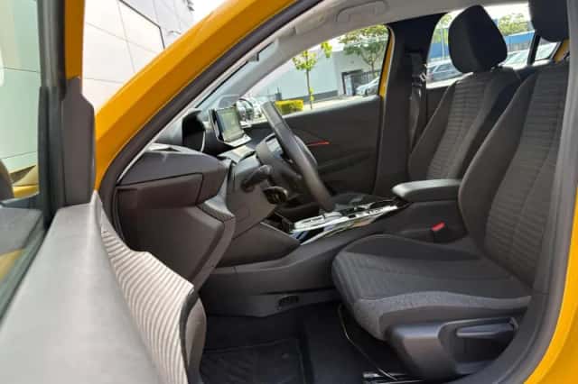 Peugeot e-208 (2022) thumbnail 18