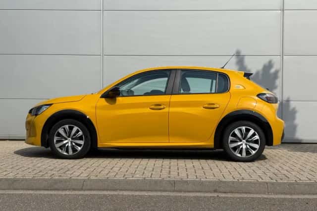 Peugeot e-208 (2022) thumbnail 3