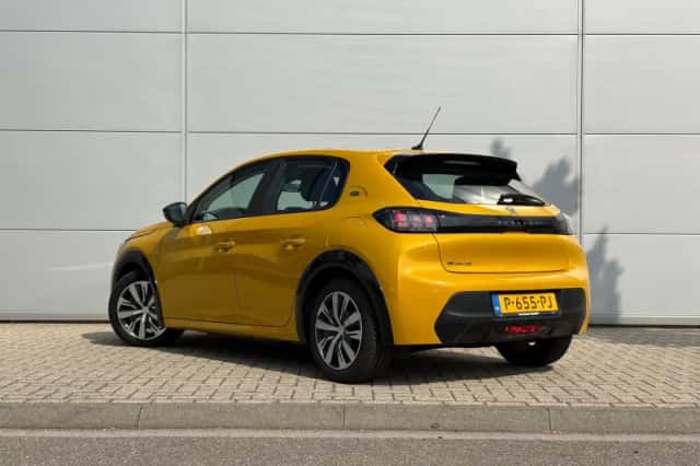 Peugeot e-208 (2022) thumbnail 4