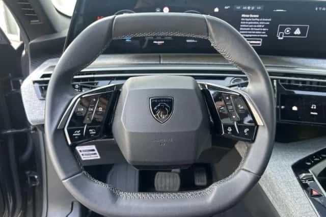 Peugeot e-3008 (2025) thumbnail 10