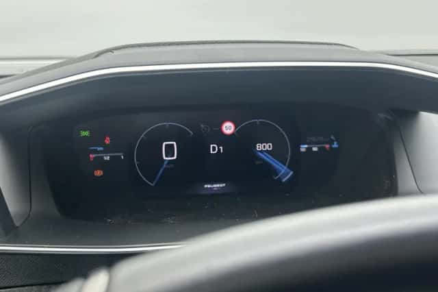 Peugeot 2008 (2023) thumbnail 12