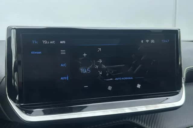 Peugeot 2008 (2023) thumbnail 15