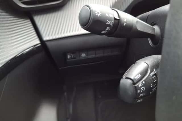 Peugeot e-208 (2023) thumbnail 13