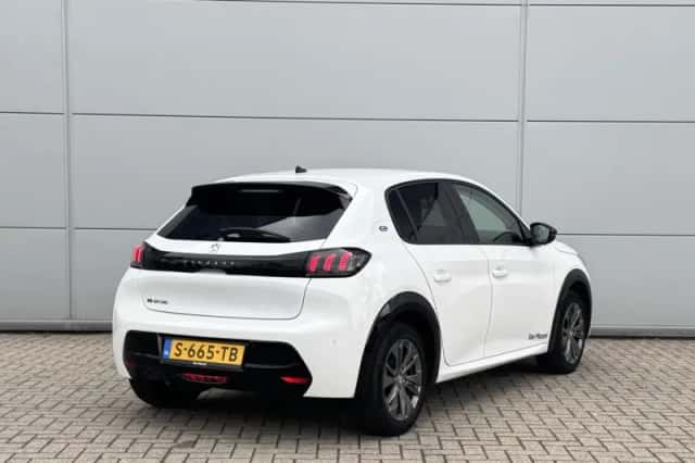Peugeot e-208 (2023) thumbnail 5