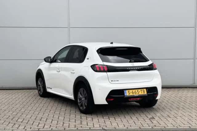 Peugeot e-208 (2023) thumbnail 3