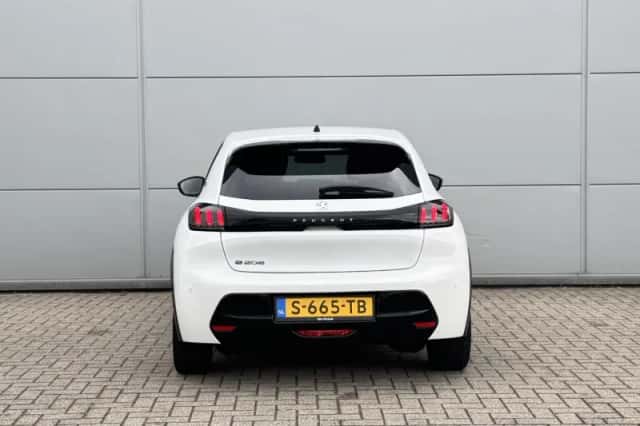 Peugeot e-208 (2023) thumbnail 4