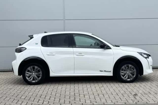 Peugeot e-208 (2023) thumbnail 6