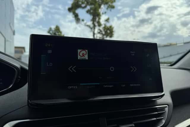 Peugeot 3008 (2022) thumbnail 25