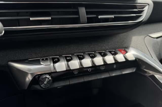 Peugeot 3008 (2022) thumbnail 26