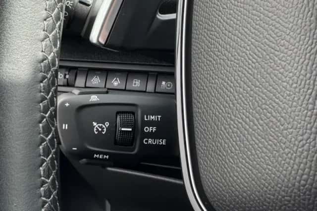 Peugeot 3008 (2022) thumbnail 28