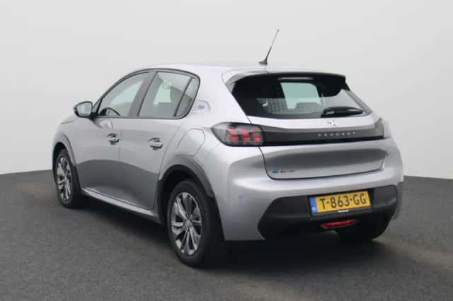 Peugeot e-208 (2023) thumbnail 3