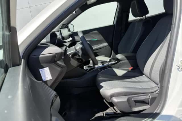 Peugeot 2008 (2023) thumbnail 12