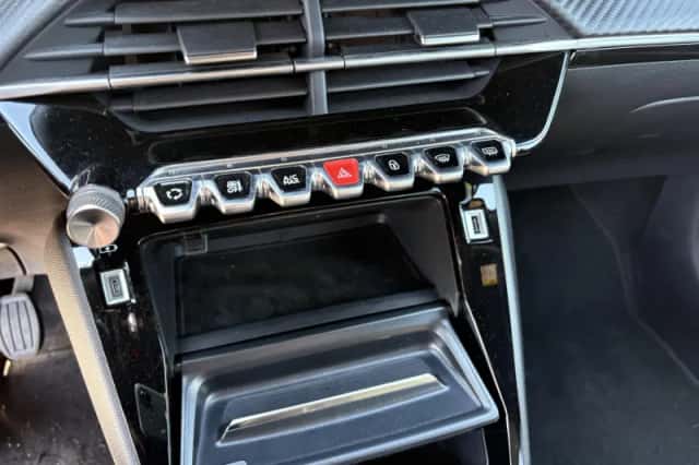 Peugeot 2008 (2023) thumbnail 14