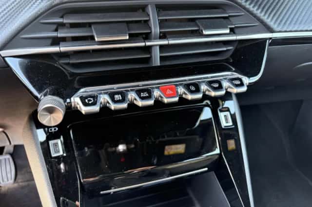 Peugeot 2008 (2023) thumbnail 15
