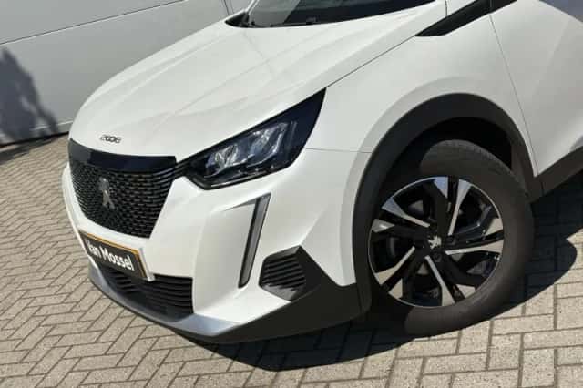Peugeot 2008 (2023) thumbnail 25