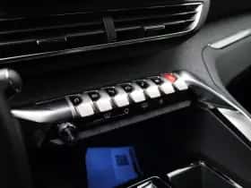 Peugeot 5008 (2023) thumbnail 16