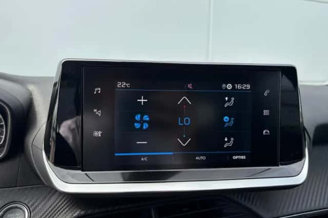 Peugeot 208 (2023) thumbnail 14