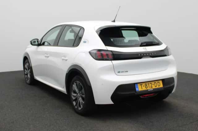 Peugeot e-208 (2023) thumbnail 3